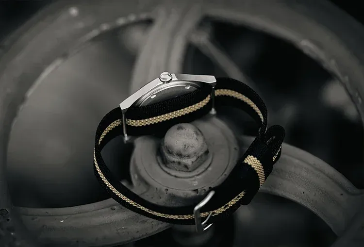 Rdunae RA01 G10 Retro Military Filed Quartz Watch