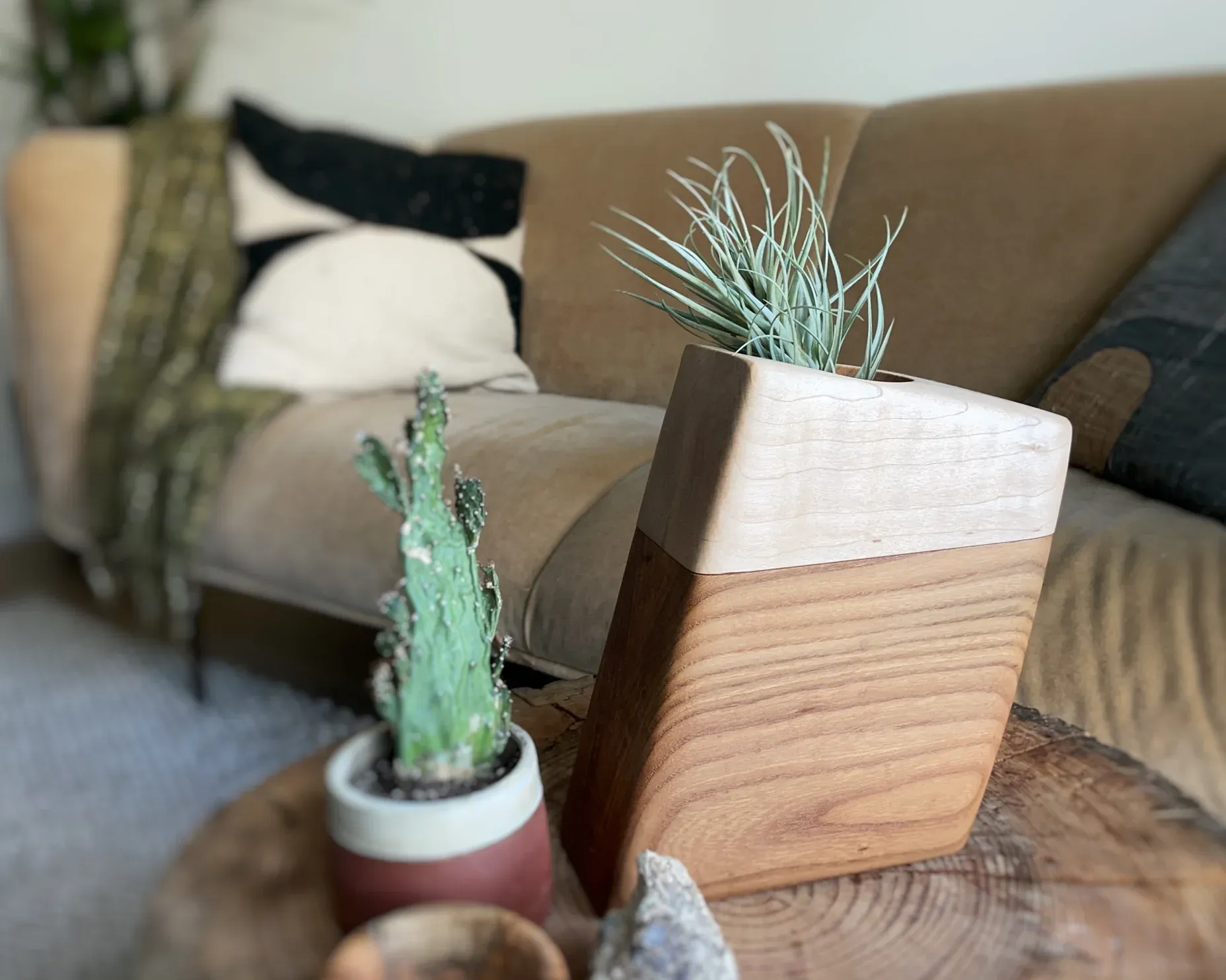 The Casey Plant Urn in Elm & Maple